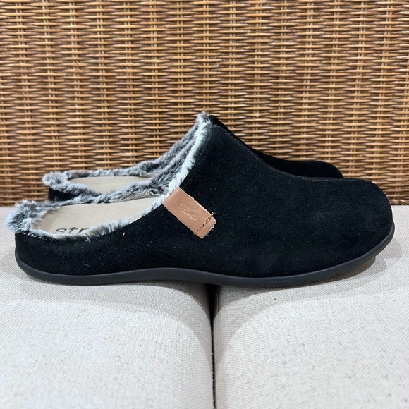 Strive Luxembourg Supportive Slipper Black Men’s Size 11 mule NEW IN BOX